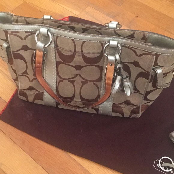 Coach bag , wallet , keychain coin holder - Picture 2 of 8